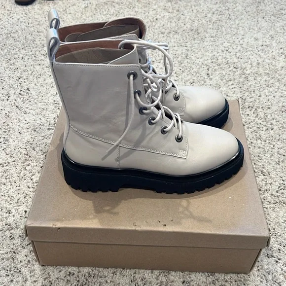 Madewell Lace-up Lugsole Boots - Picture 2 of 4